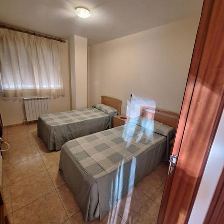 Hotel Hostal Pension - La Rotonda à Tardienta Extérieur photo