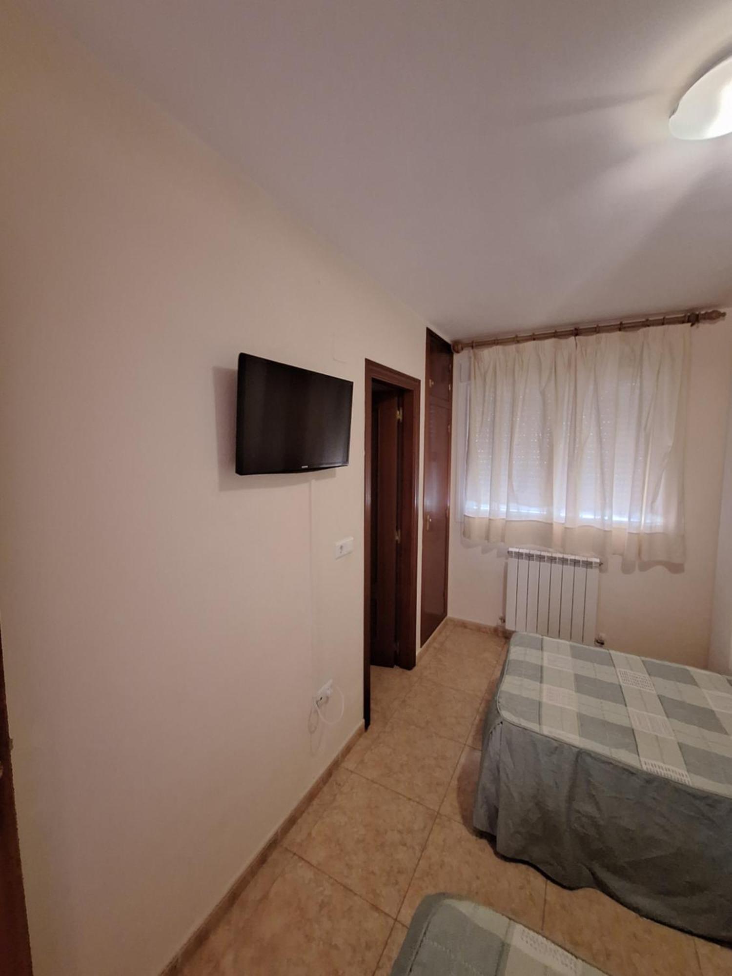 Hotel Hostal Pension - La Rotonda à Tardienta Extérieur photo