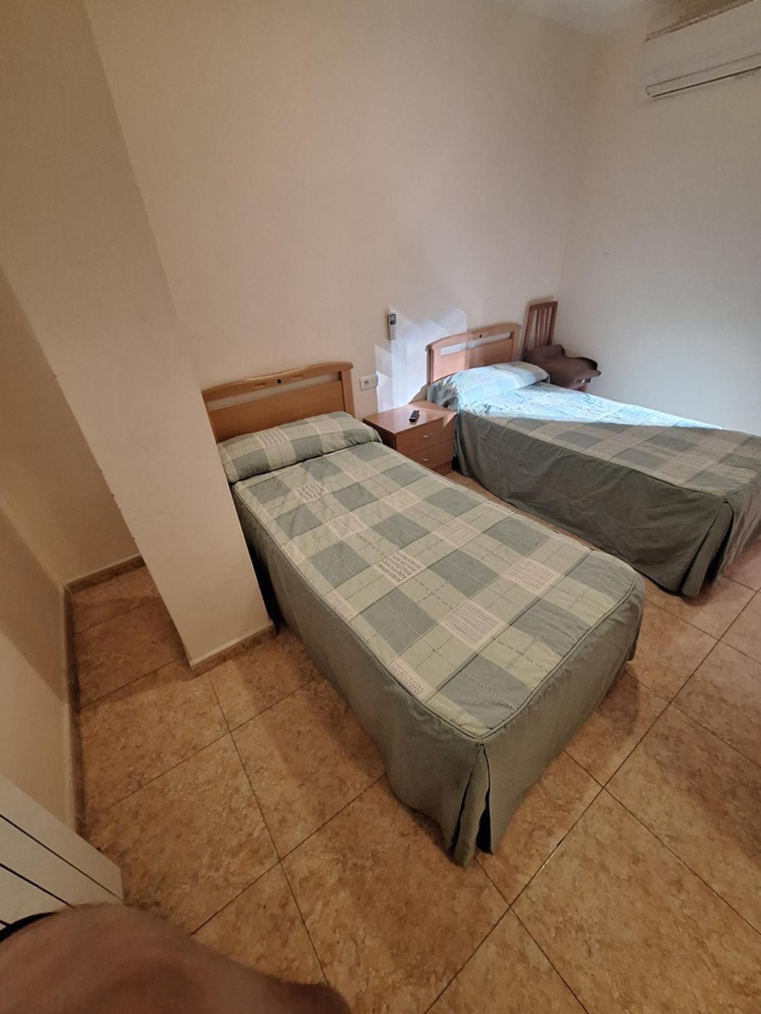 Hotel Hostal Pension - La Rotonda à Tardienta Extérieur photo